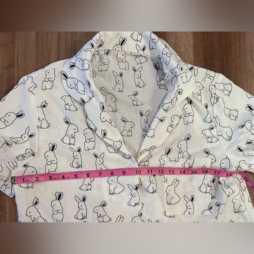 Women’s Easter Bunny Rabbit Print Ruffle Trim Button Front PJ Shorts Set Large - Picture 9 of 10